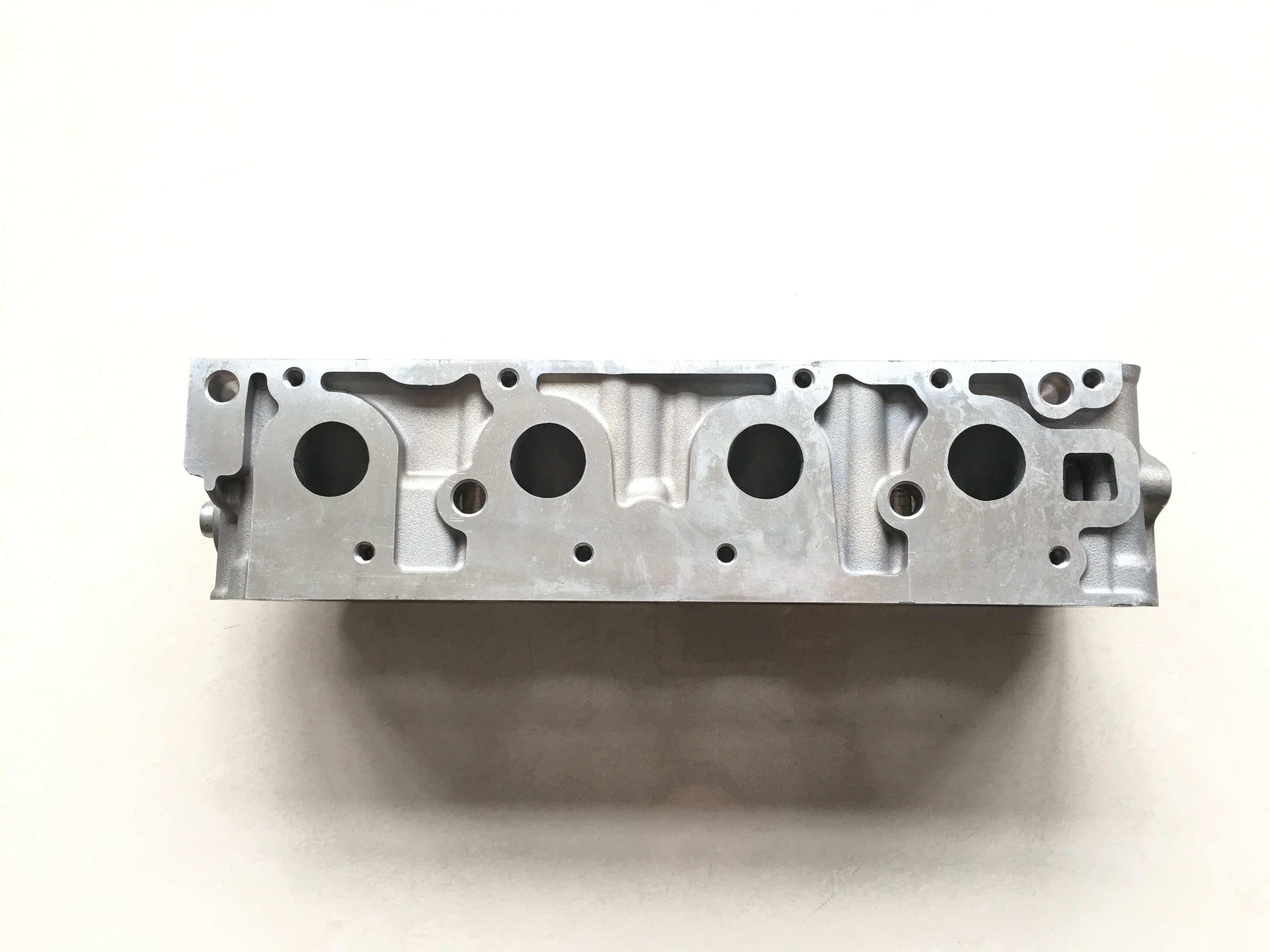 92089854 رأس الاسطوانة لسيارة شيفروليه 1.6L 8V جزء رأس المحرك C16NZ أوبل كورسا أسترا